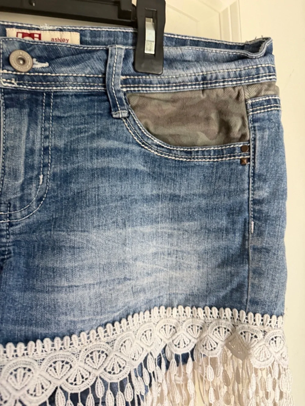 Vtg Y2K L.e.i. Juniors 11  Ashley  Low Rise Jean Shorts Denim Camo Lace Fringe - Picture 6 of 8